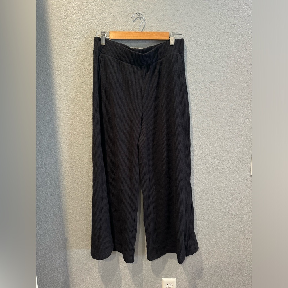 black knit ribbed wide legged pant